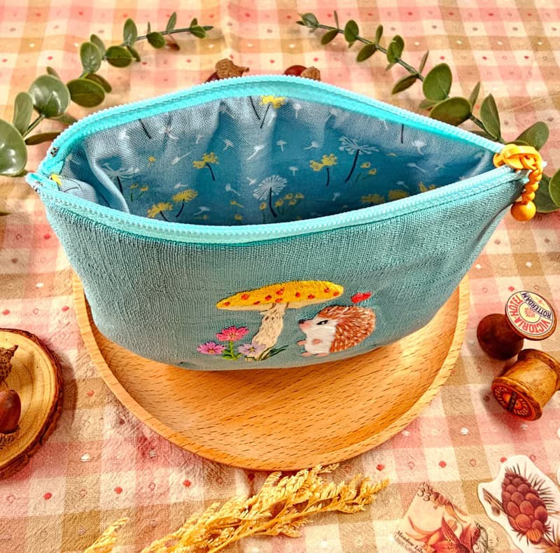 限量-刺蝟與黃菇刺繡小包