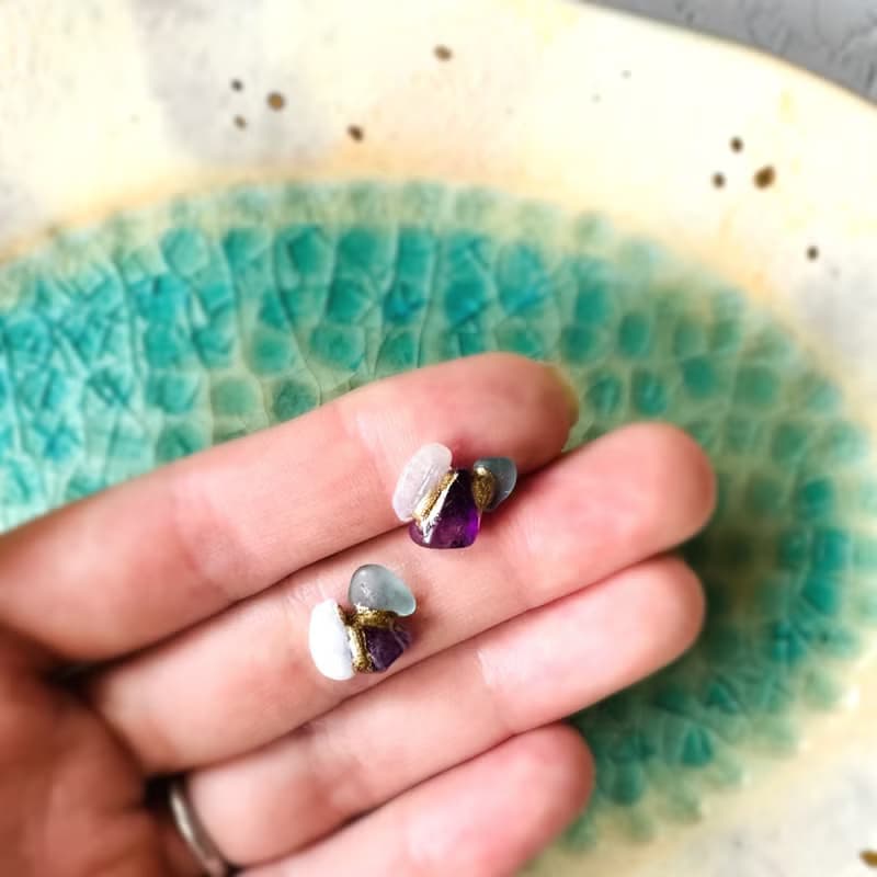【再販】美しい色合い シーグラス 天然石 フローライト ムーンストーン 金継ぎ ピアス イヤリング ノンホールピアス パープル 紫 ホワイト 白 ガラス 水色