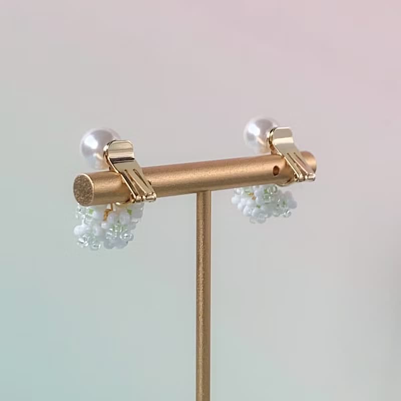一粒パールとシロツメクサのブーケイヤリング (大)【金具 ゴールド】
