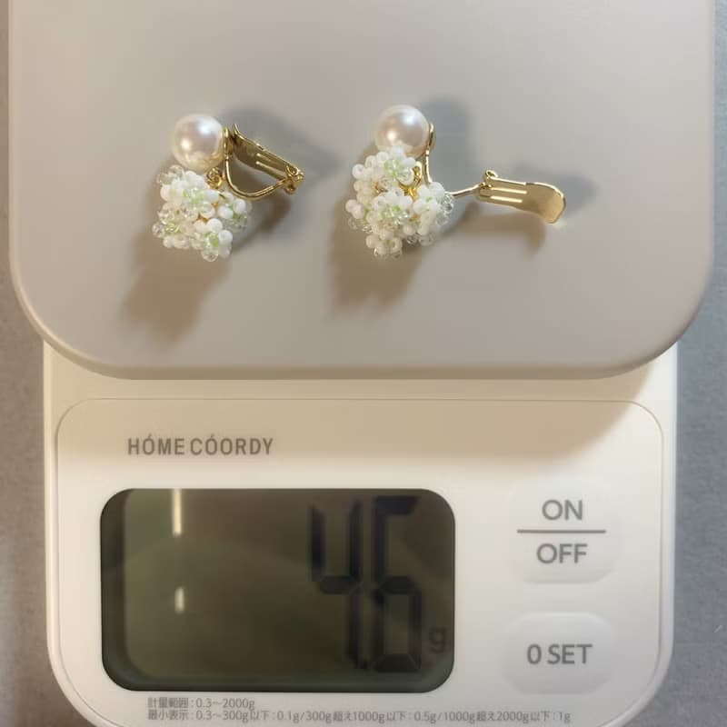 一粒パールとシロツメクサのブーケイヤリング (大)【金具 ゴールド】