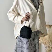 【 日本直送　名牌中古包 】CHANEL シャネル ニュートラベルライン ハンドバッグ ブラック ナイロン 巾着 ミニバッグ vintage x7242n