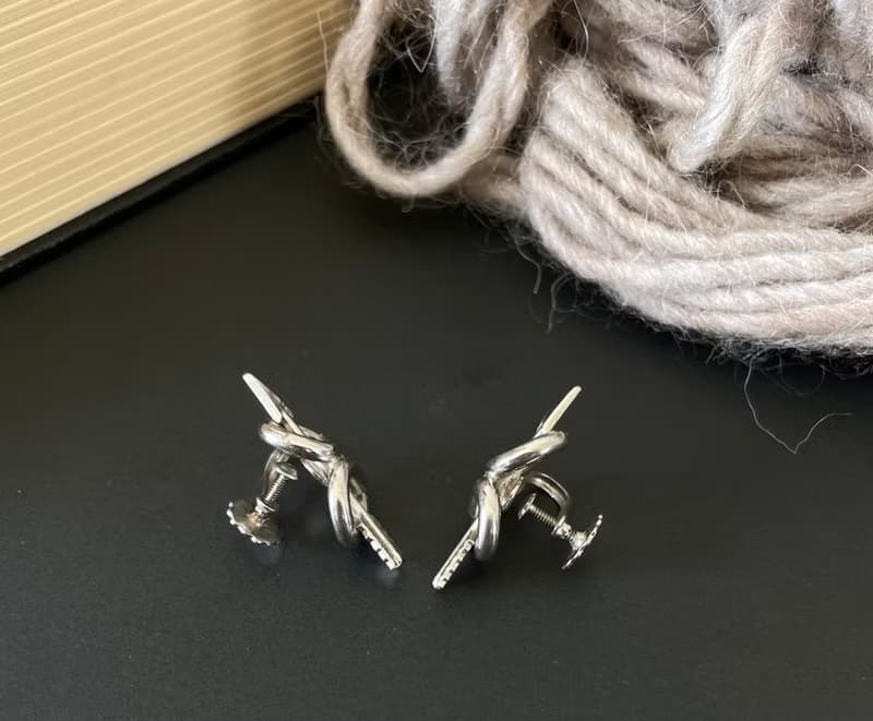 古董銀色一箭穿心栓鎖式夾式耳環 C815