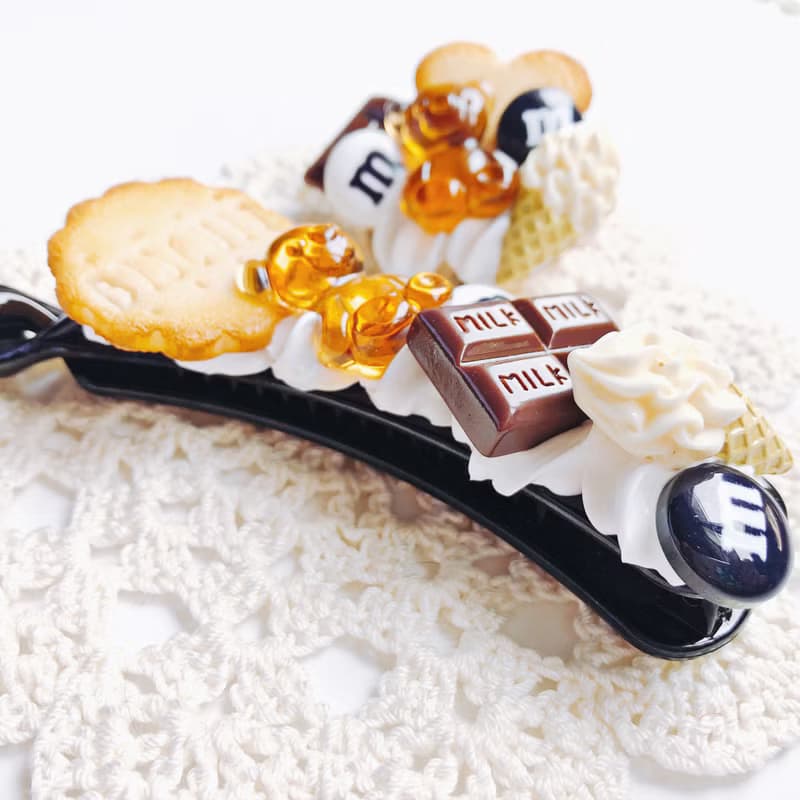 お菓子のバナナクリップ　chocolate   スイーツデコ  フェイクスイーツ