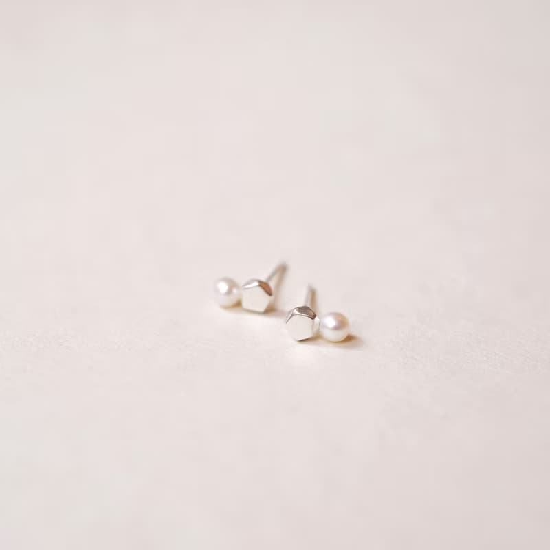 SV925 ペンタゴンパールピアス