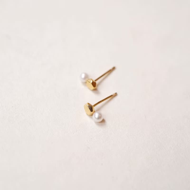 SV925 ペンタゴンパールピアス