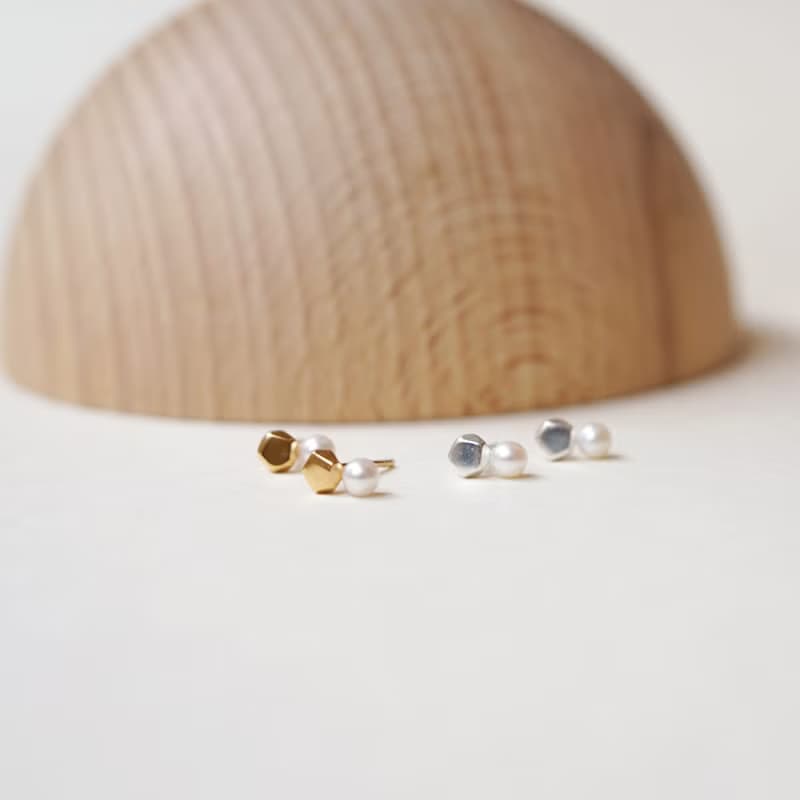 SV925 ペンタゴンパールピアス