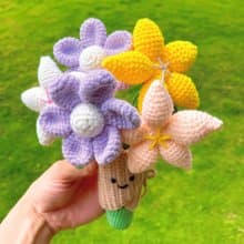 鉤針編織色彩斑斕令人振奮的手持花束