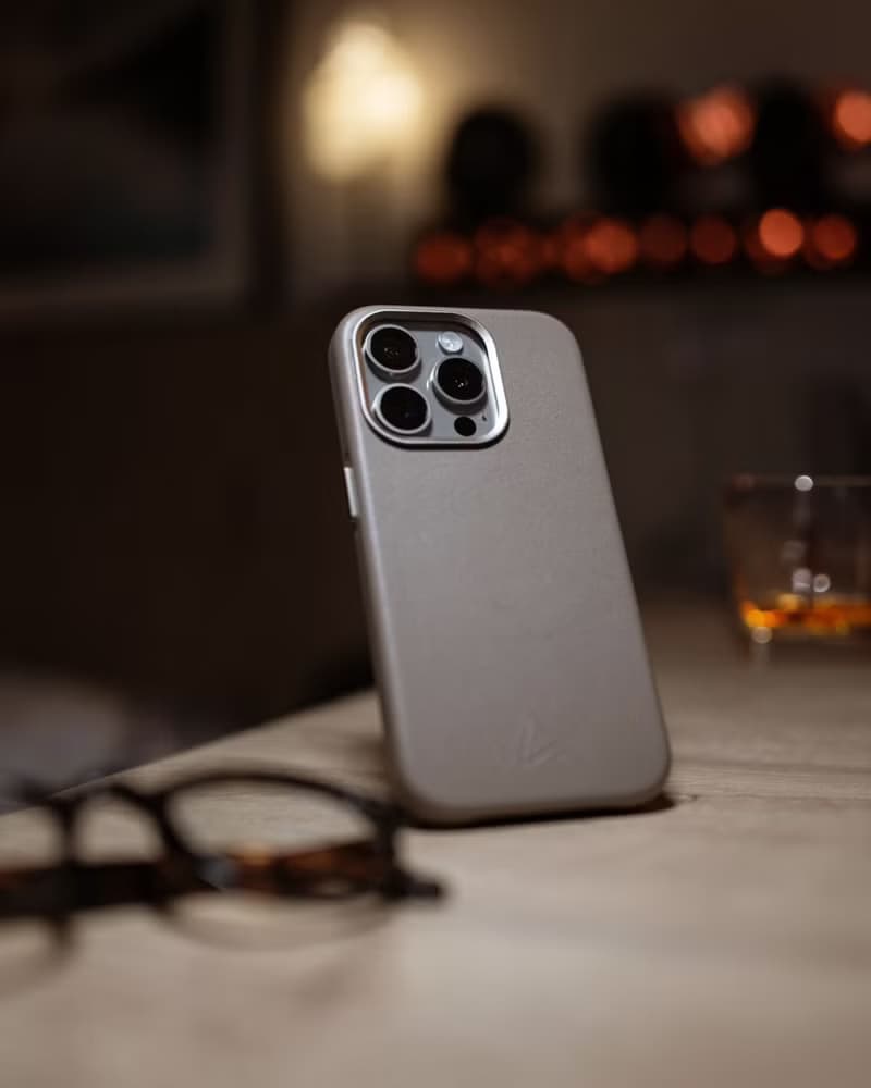 ARMOR iPhone 15系列全真皮 MagSafe 電話保護殼_大地灰