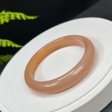 精品 漸變橘色瑪瑙手鐲 57+MM 冰潤起光千層紋玉髓手環 甜美俏麗