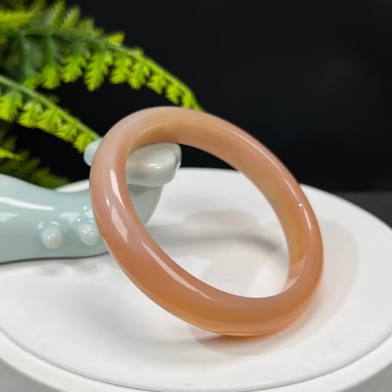 精品 漸變橘色瑪瑙手鐲 57+MM 冰潤起光千層紋玉髓手環 甜美俏麗