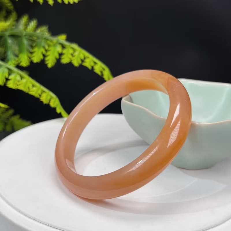 精品 漸變橘色瑪瑙手鐲 57+MM 冰潤起光千層紋玉髓手環 甜美俏麗