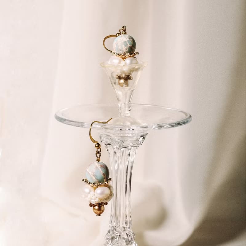 Corona Goblet with moonstone 日冕盅耳飾-月光石