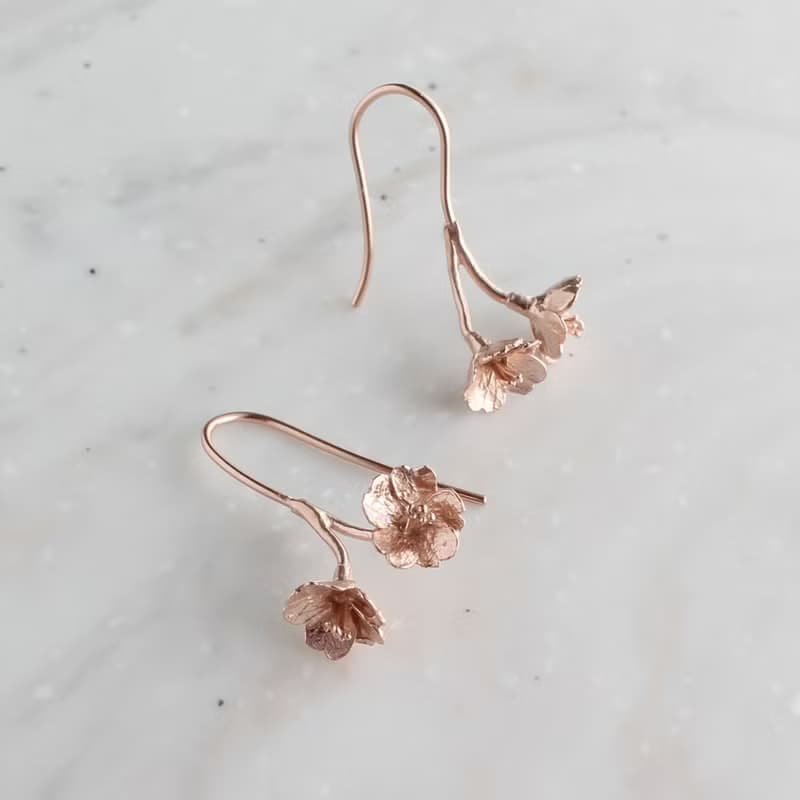 胴吹きさくらのピアス / Doubuki Sakura Earrings