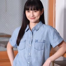 夏季涼爽牛仔襯衫∣小落肩反摺袖。可單穿可當罩衫。藍鵲電繡