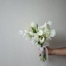 韓式小捧花 鬱金香 海芋 優雅純白 心型 鮮花捧花/限台中地區