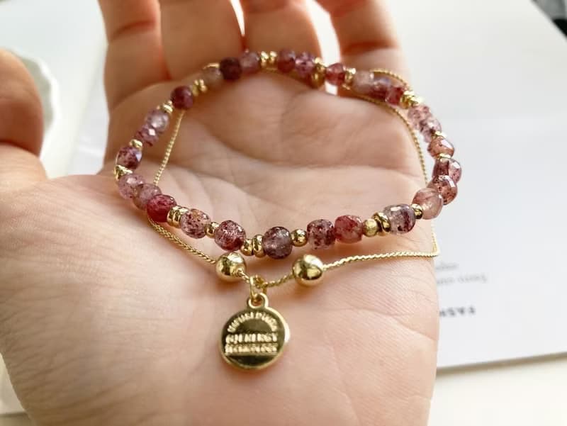 草莓晶搭配伸縮金屬配鍊 提升人緣及自信心