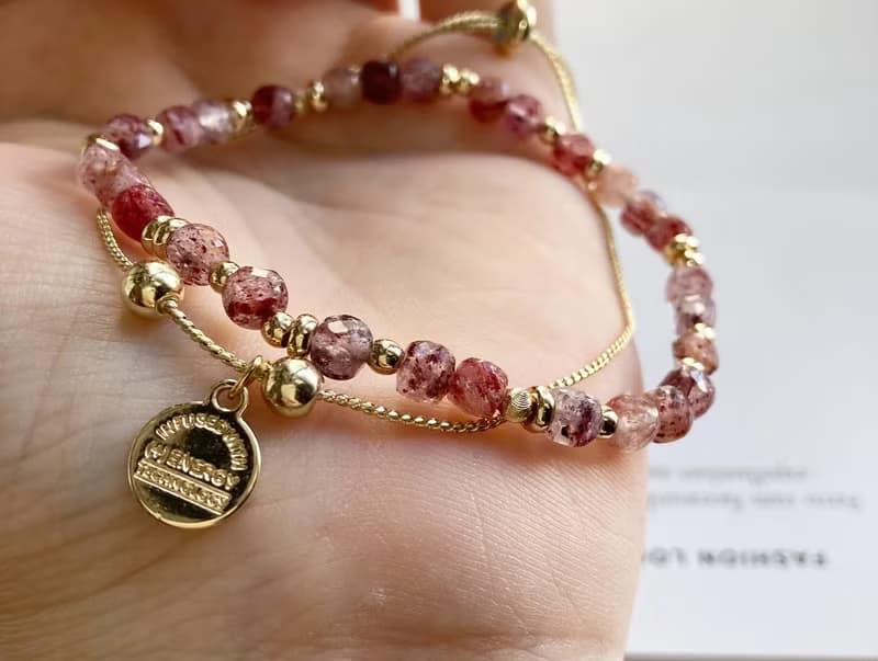 草莓晶搭配伸縮金屬配鍊 提升人緣及自信心
