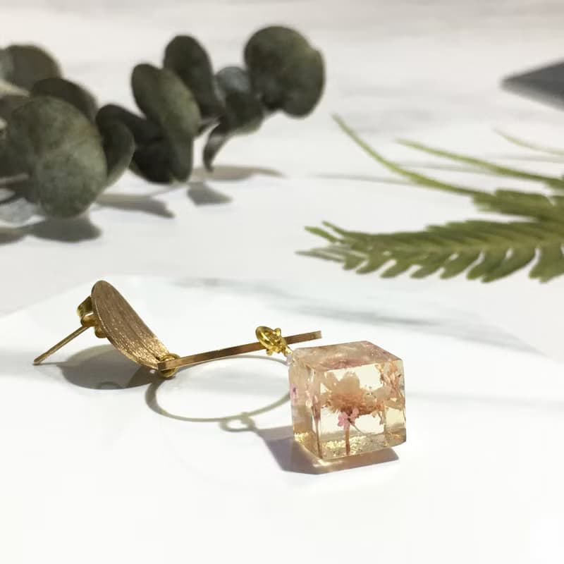 圈裡圈外都精彩・真花耳環 / 耳夾(一對)