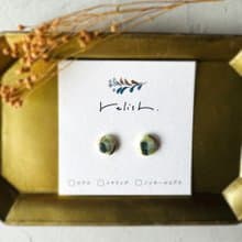 濃淡 グリーン 金継ぎ 陶器 ピアス イヤリング ノンホールピアス 緑 ゴールド 金 黄緑 ライトグリーン 小さい 小ぶり オフィス ギフト 贈り物 プレゼント