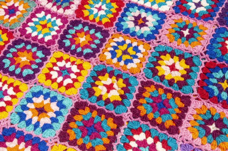 手工羊毛鉤織蓋毯 編織沙發巾 露營保暖 東歐風鉤織桌墊-彩虹花朵