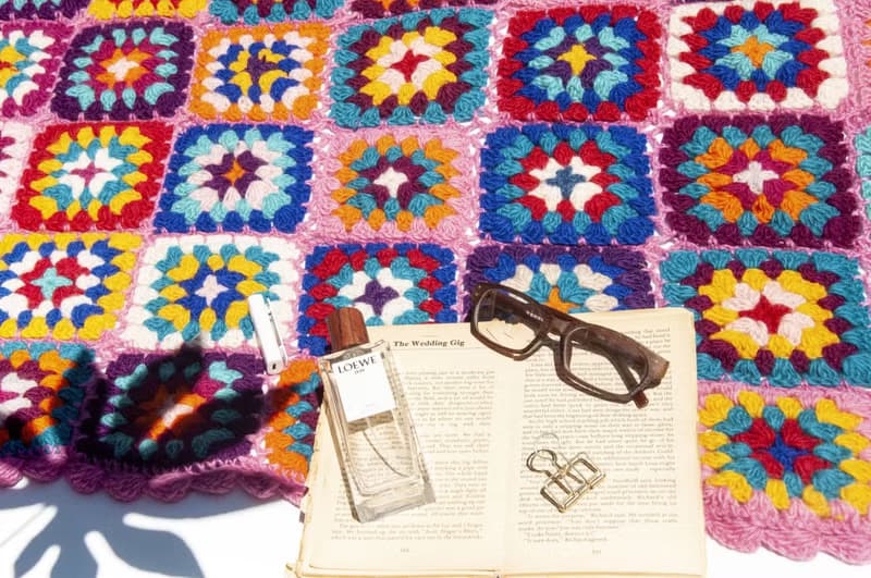 手工羊毛鉤織蓋毯 編織沙發巾 露營保暖 東歐風鉤織桌墊-彩虹花朵