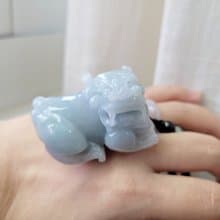 【親翠】天然翡翠 冰藍紫手工雕霸氣招財貔貅 手把件擺飾車掛