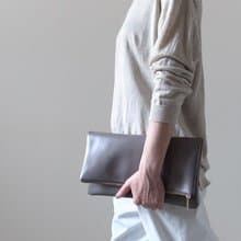 大人のシックな装いに  Clutch Bag  グレー  カレン クオイル