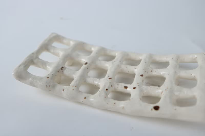 /一格一格/ 手捏陶瓷肥皂架