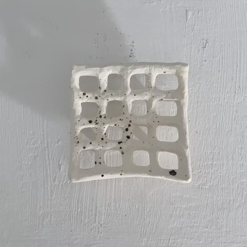 /一格一格/ 手捏陶瓷肥皂架