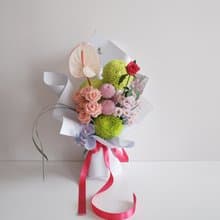 The Secret Garden. 鮮豔彩色係花束