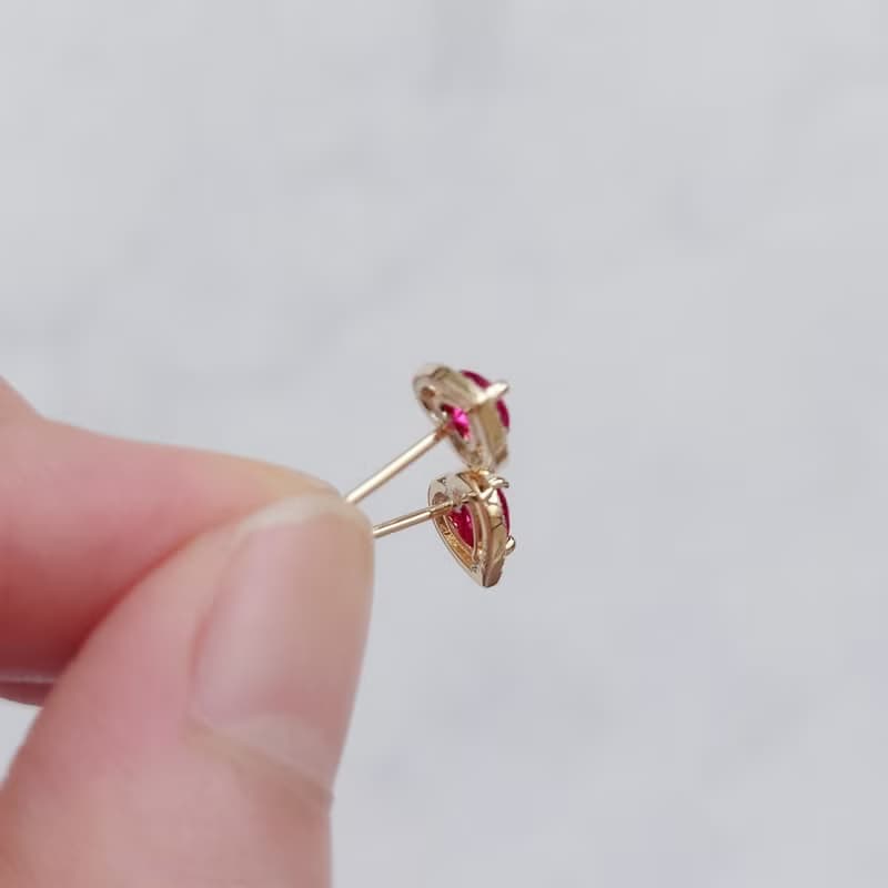 限量現貨 | 天然紅寶石 心形切割 微鑲鑽 純 18K 黃金耳環