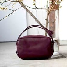 NUME-ボルドー・２WAY機能ポシェットLサイズ・内装キーホルダー付き・ポケット機能充実しています