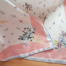 SCARF : Flower Cones (white)