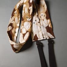 【一月一日】台灣手工製造 巧克力兔子玩偶 印花布手機背帶