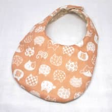 ８重ガーゼ　和柄スタイ　招き猫　ピンク