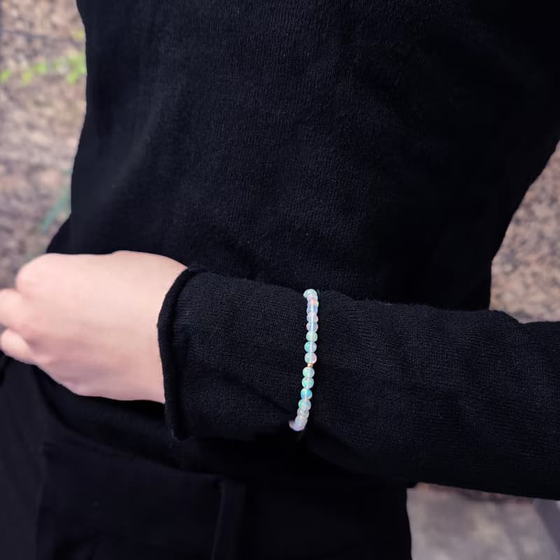 極上オパールが連なる幸せのブレスレット 　星雲