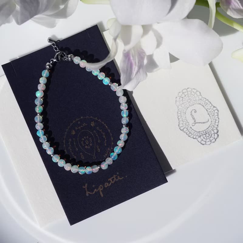 極上オパールが連なる幸せのブレスレット 　星雲