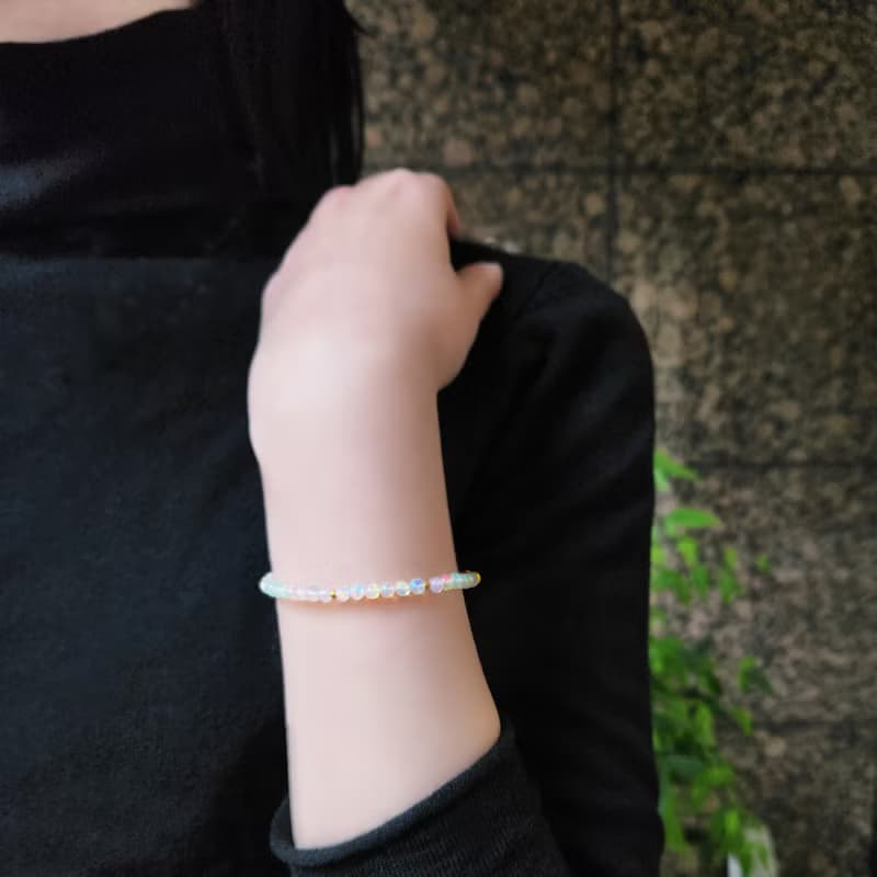 極上オパールが連なる幸せのブレスレット 　星雲