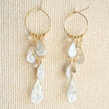 trickle 雫と淡水パールのフープピアス/イヤリング