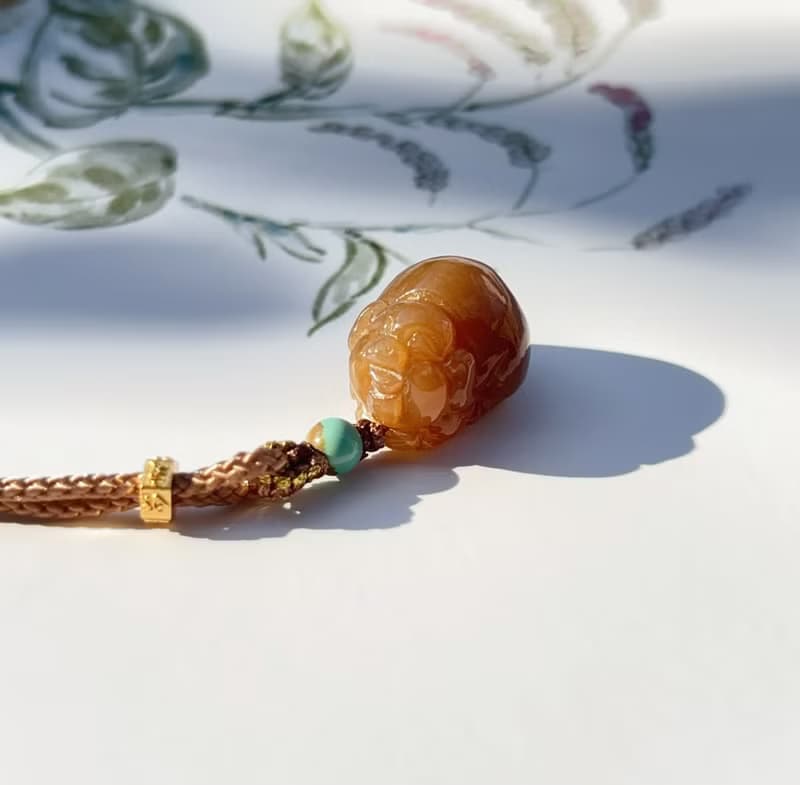 天然糖料和田玉生肖豬吊墜項鏈發財豬項鏈生日禮物送女友寶寶生肖