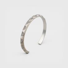 Line Flow Bangle / DB-4