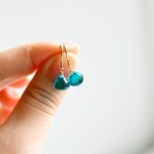 すべてを浄化し、幸運を招く万能な石 水晶 グリーンクォーツ ピアス イヤリング可　4月誕生石