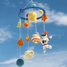 彌月禮物 手工羊毛氈吊飾/Boho嬰兒床吊飾/童房掛飾-宇宙太空人