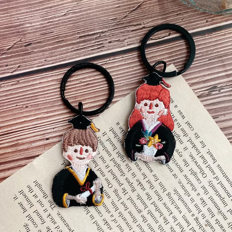 【畢業禮物】 畢業刺繡吊飾