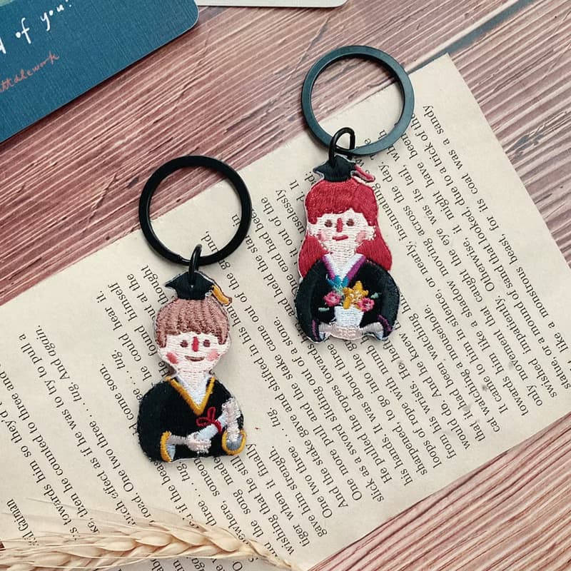 【畢業禮物】 畢業刺繡吊飾