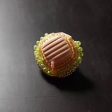 とても軽いおゃべりなブローチ22 ビーズ刺繍のブローチ　マルチカラー