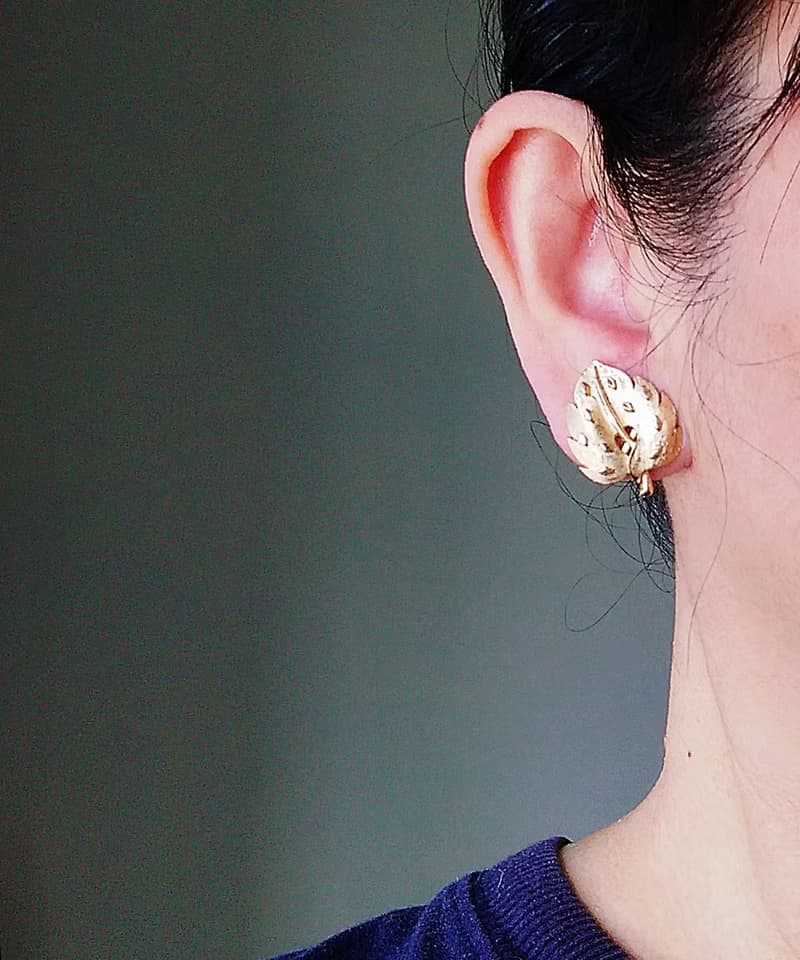vintage jewelry 古董Trifari 金色拋光紋理葉子夾式耳環