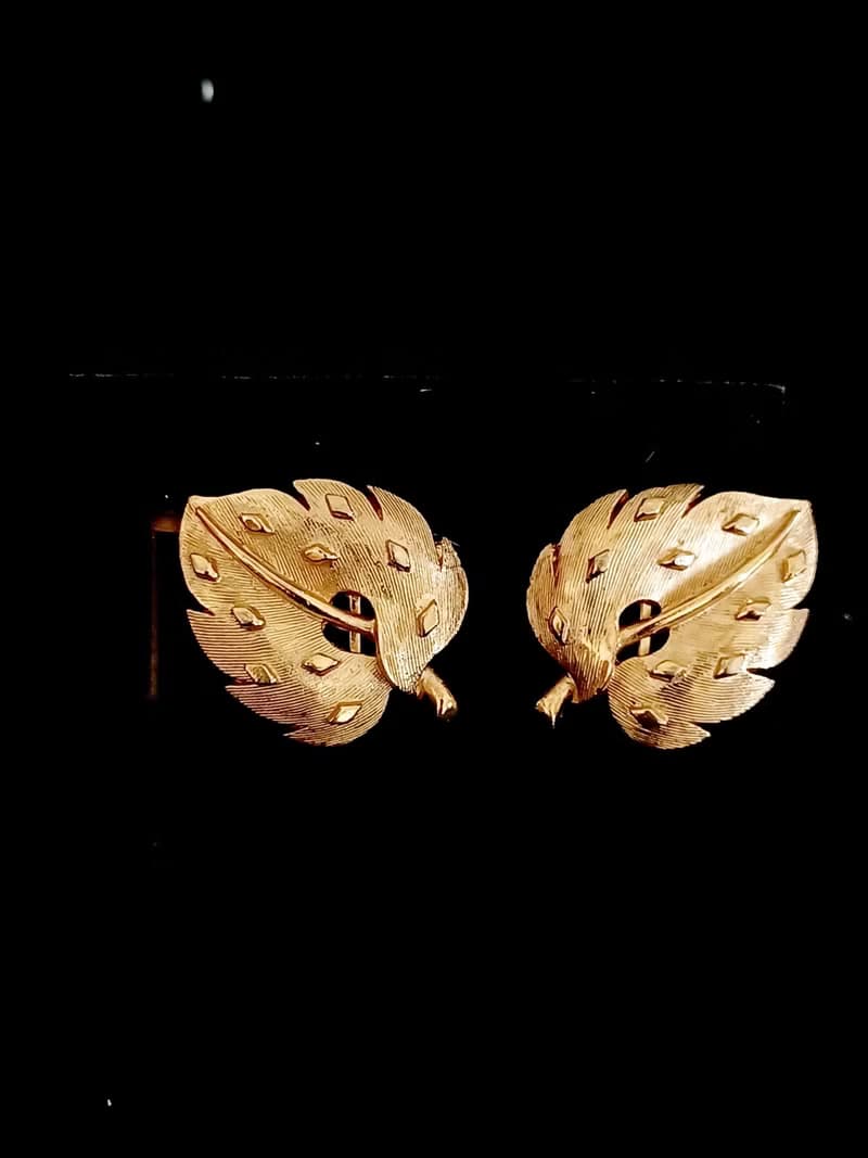 vintage jewelry 古董Trifari 金色拋光紋理葉子夾式耳環