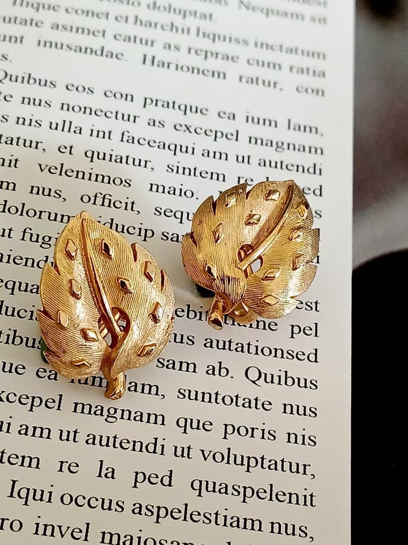 vintage jewelry 古董Trifari 金色拋光紋理葉子夾式耳環