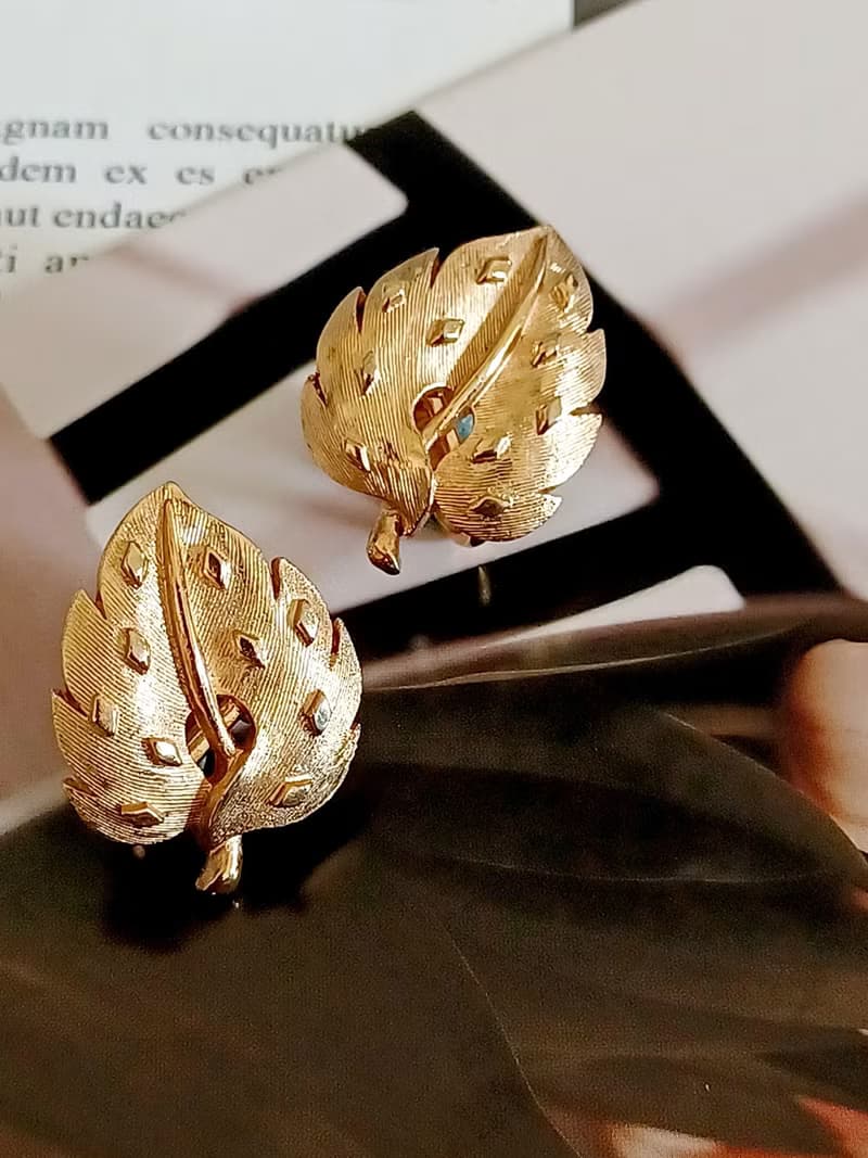 vintage jewelry 古董Trifari 金色拋光紋理葉子夾式耳環